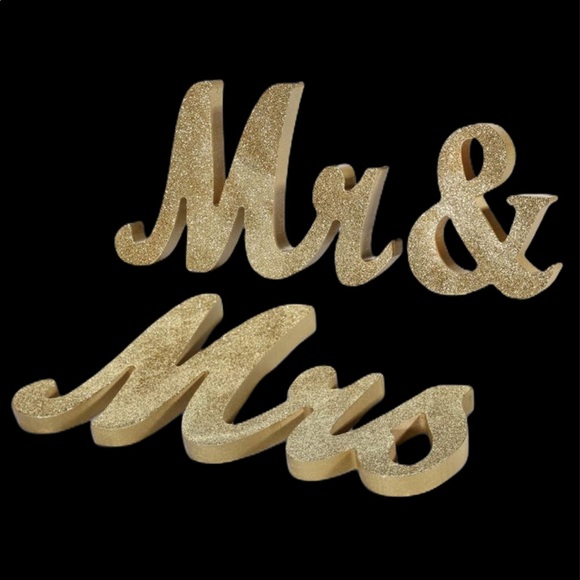 Beautiful Mr & Mrs Wedding Pieces - Picture 3 of 5